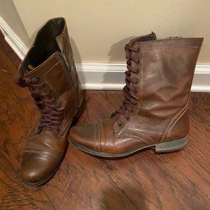 Steve Madden comabct boots